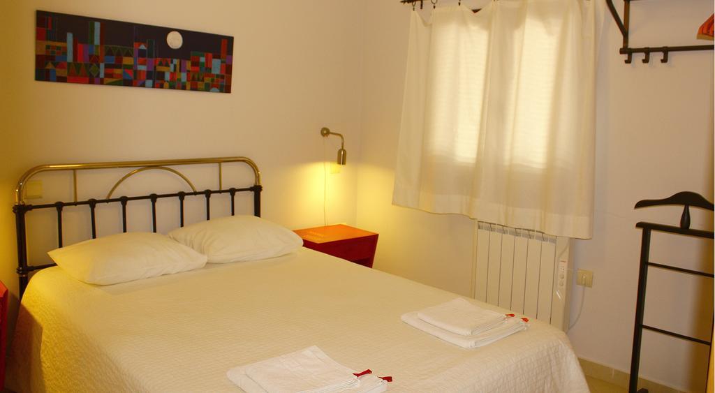Apartamentos Puenteviejo Arenas de San Pedro Room photo